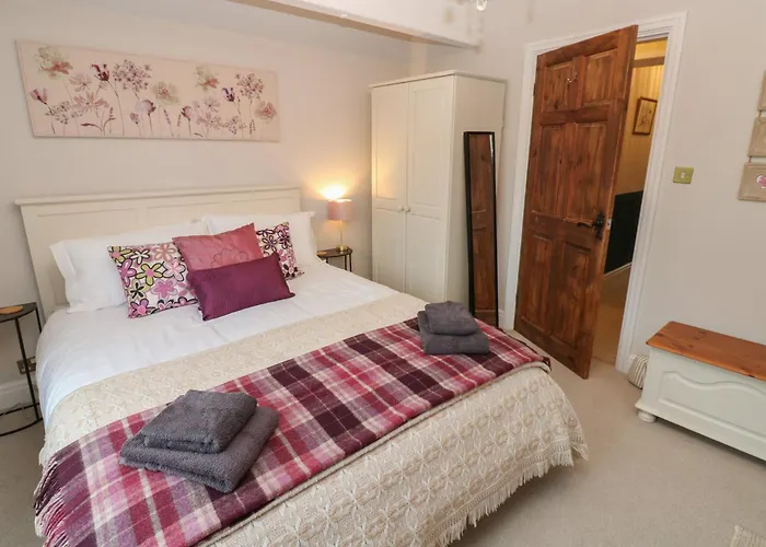 57 Cockpit Hill Holiday home *